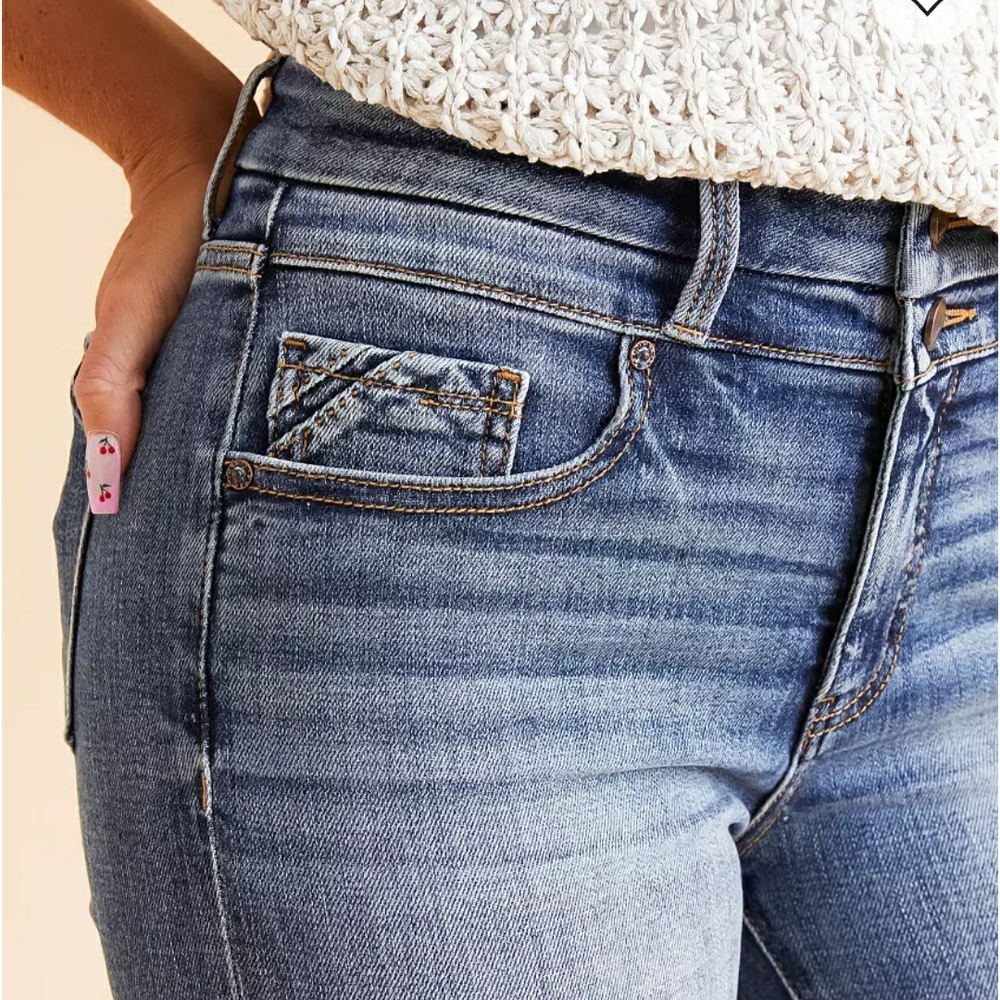 High Rise Blue Jeans From BUCKLE BLACK!
